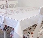 Мягкая скатерть на кухонном столе